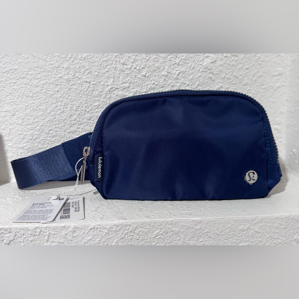 NWT Lululemon Everywhere Belt Bag Large 2L Long Strap | Dark Navy - Picture 4 of 11
